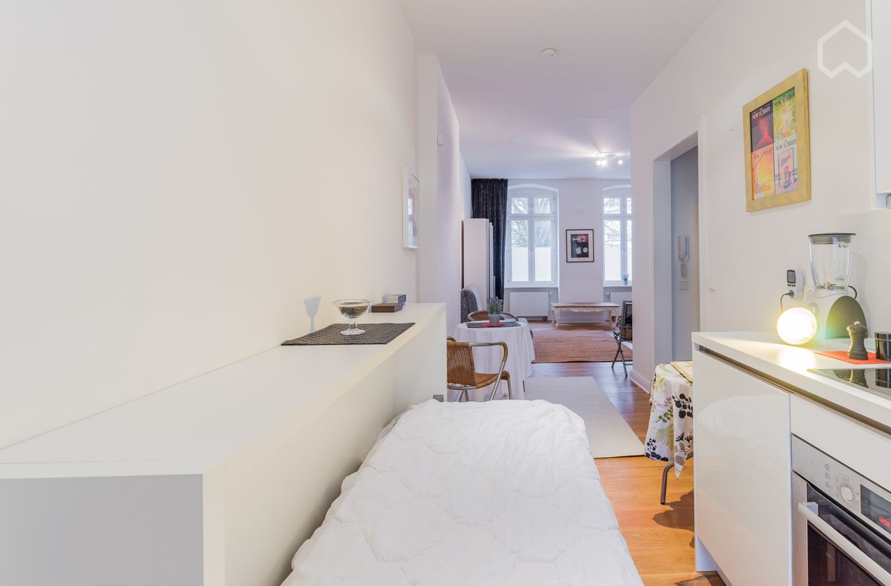 Lovely flat in Mitte (near Berlin Wall Memorial)