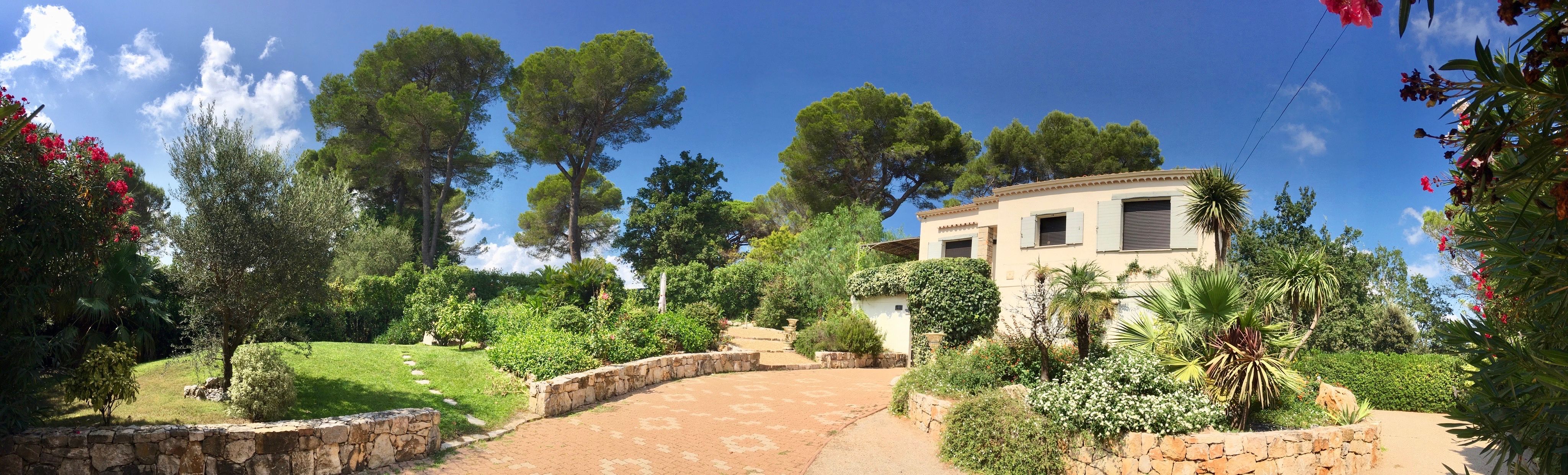 Location Villa avec piscine à proximité de Mougins School (loyer tout inclus)