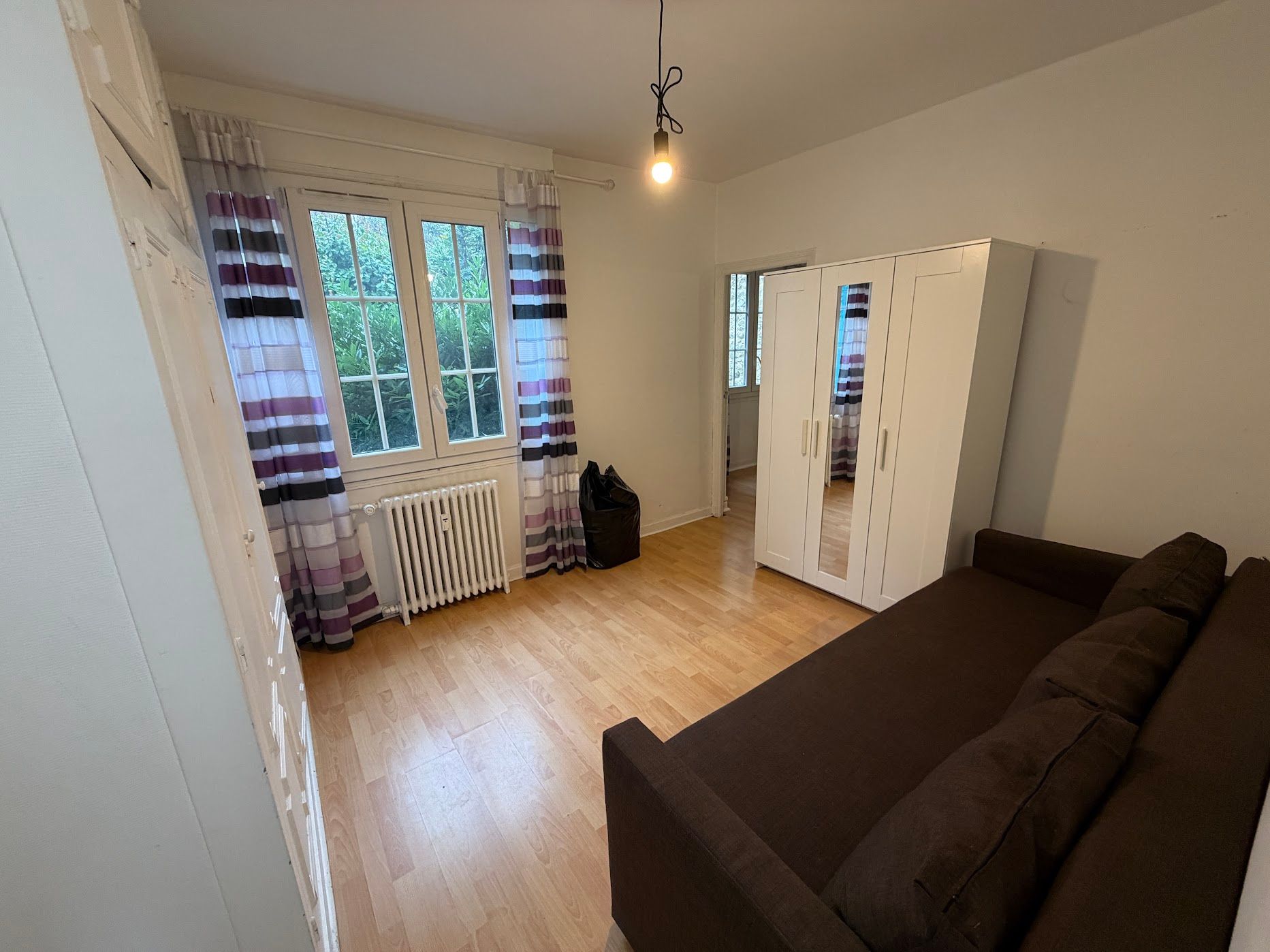 Location Chambre meublée pour fille en appartement avec jardin privé RER A (loyer tout in