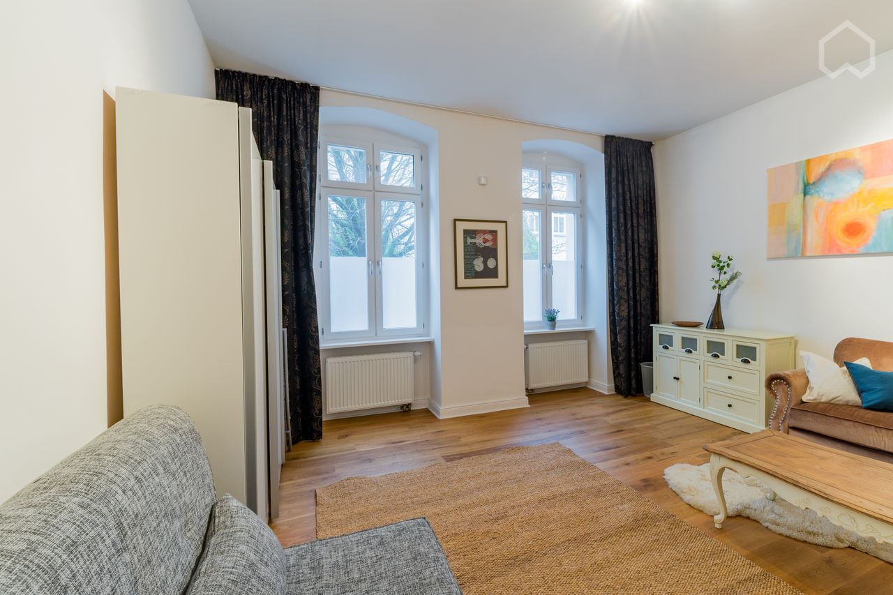 Lovely flat in Mitte (near Berlin Wall Memorial)