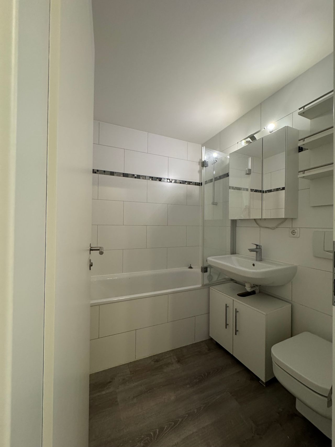 Above the Roofs of Schwabing – Bright Studio Apartment with Mountain View & Balcony