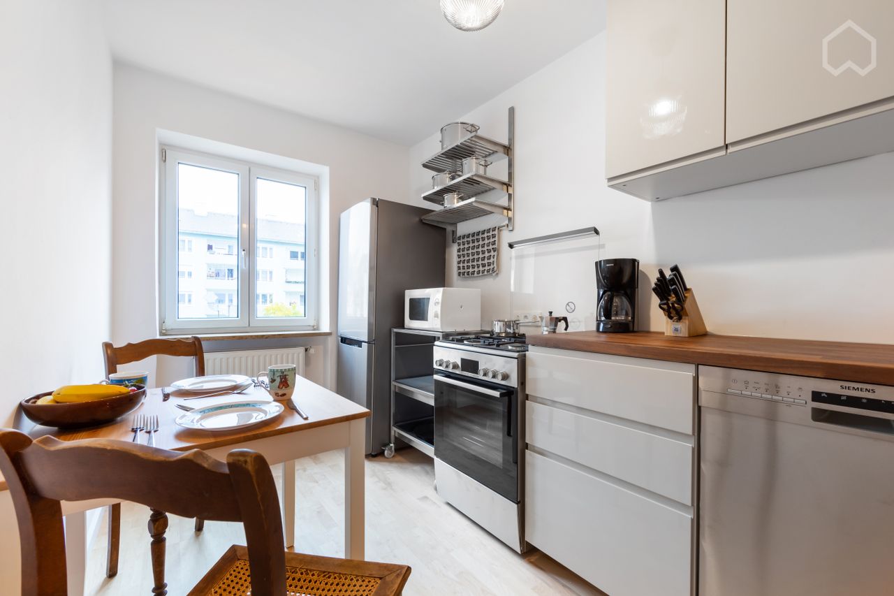 Well cut, bright 2-room apartment with balcony in the middle of Munich