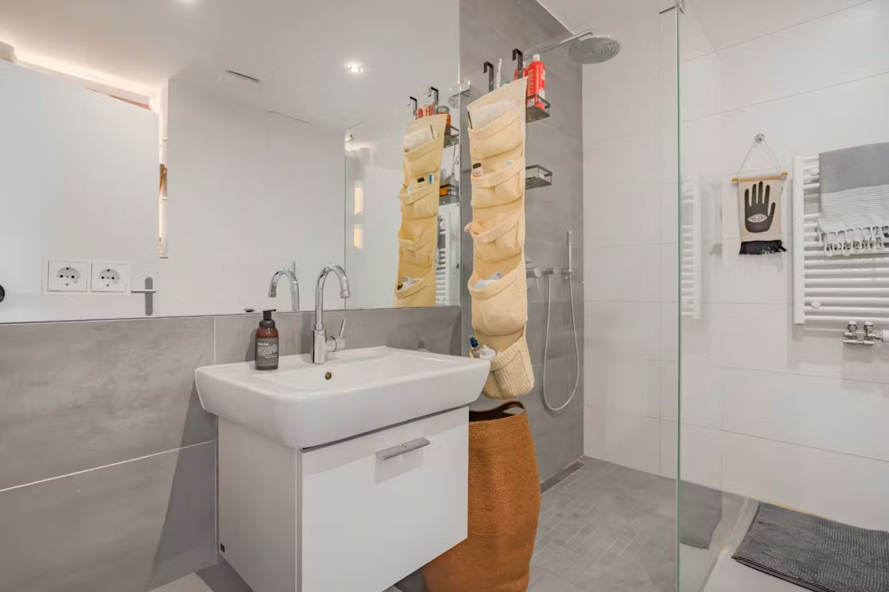 Modern, bright flat (Friedrichshain)