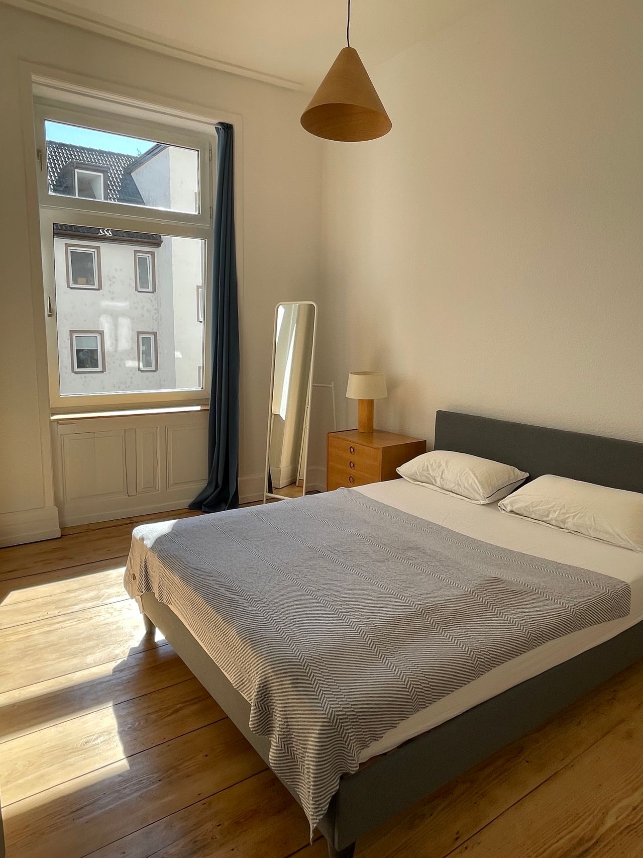 Premium 3-Room Old Building Apartment, 1st Floor – Central yet Quiet, Fully Equipped