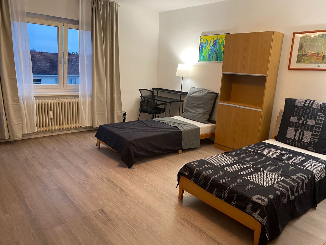 Elegant and Spacious Shared Room with Balcony . With Anmeldung. For one.