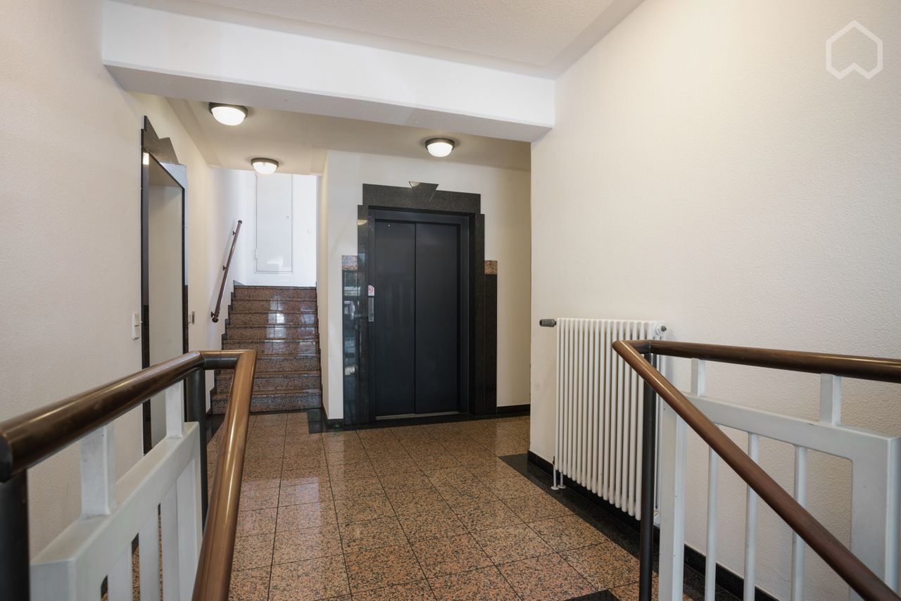 Modern and high quality furnished apartment in Düsseldorf at the Medienhafen