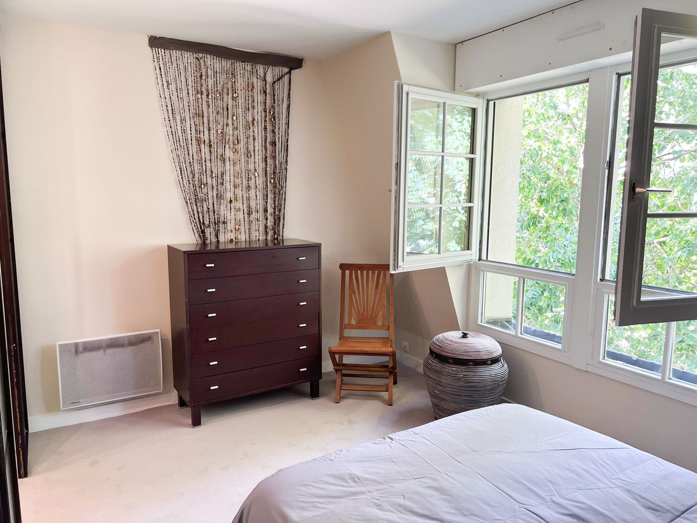 Location Spacieux 4/5 pieces, dernier etage, au coeur du Vieux Chatillon. (loyer tout inc