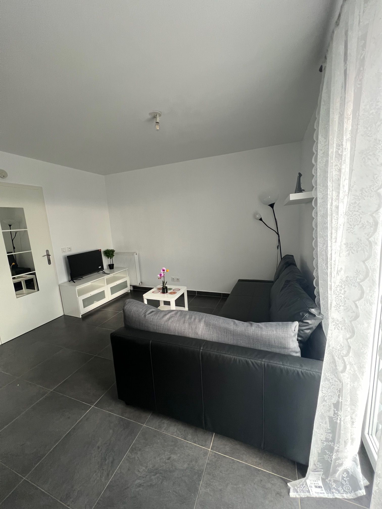 Location Studio T1 lumineux et spacieux avec balcon et parking à Noisy-le-Grand (loyer to