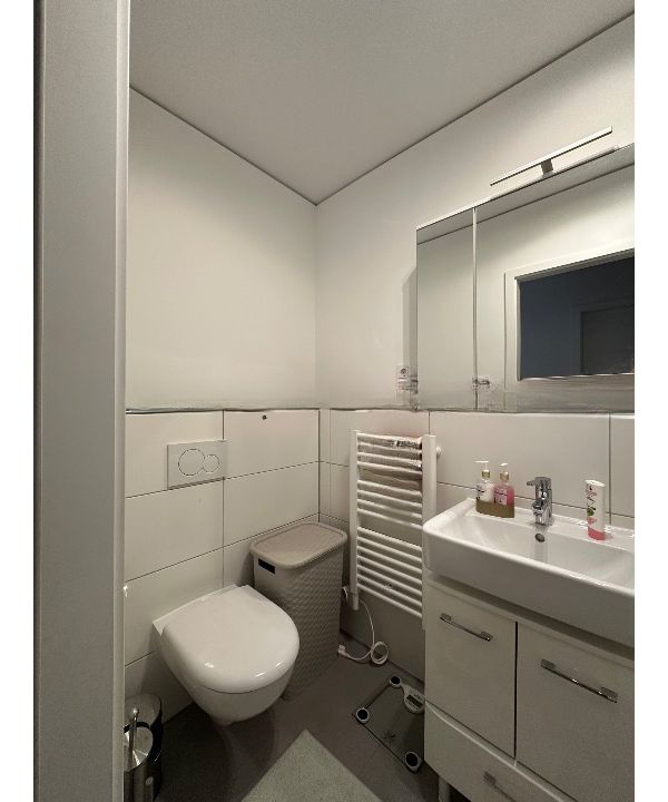 Fully furnished 3-room apartment with fitted kitchen, terrace, underground parking space, and electric charging station—ideal for families!