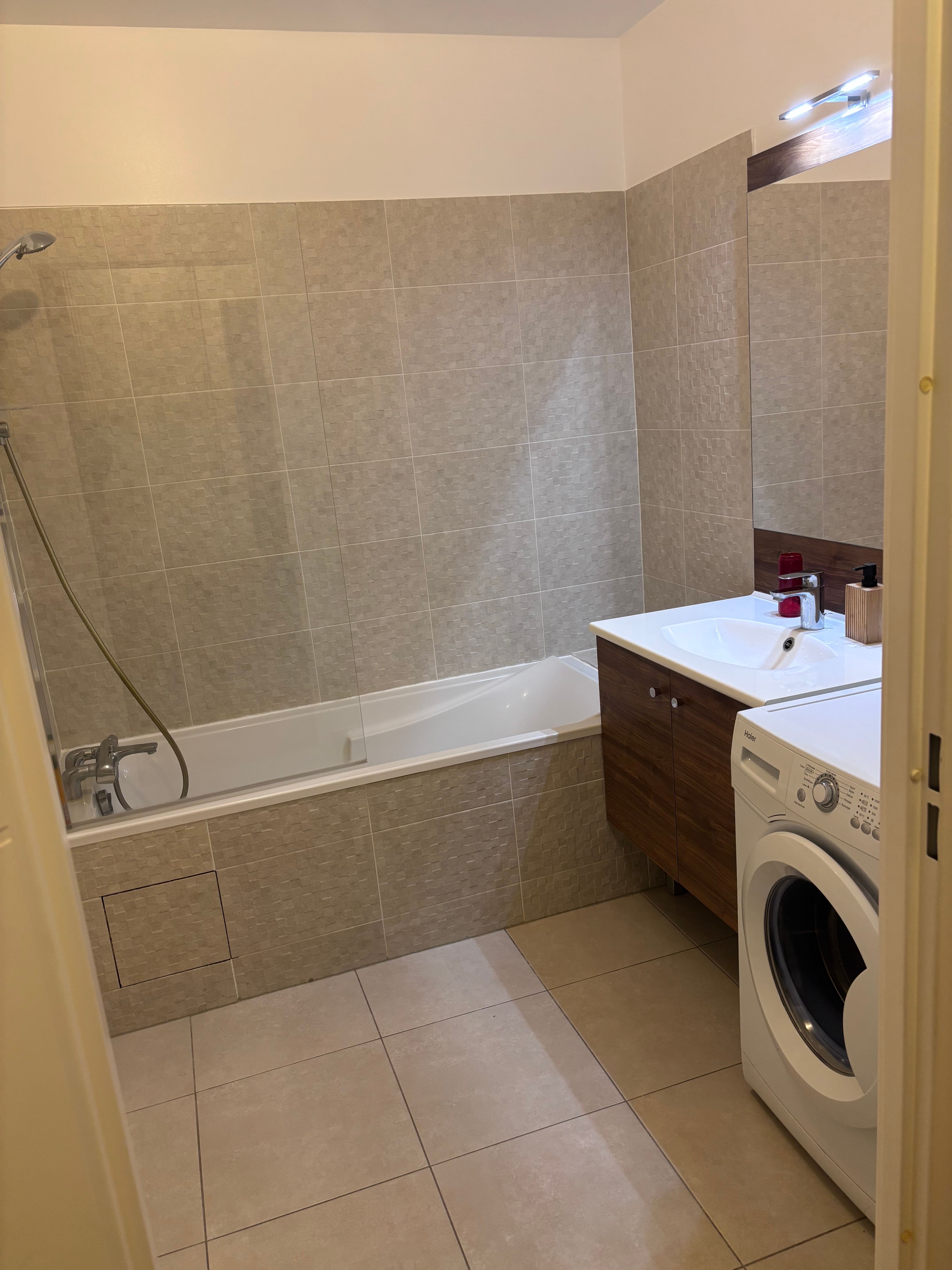 Location Proximité Paris, Chaleureux, Facile en Transport (loyer tout inclus)