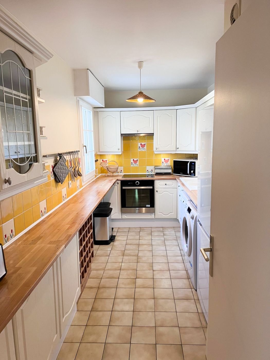 Location Spacieux 4/5 pieces, dernier etage, au coeur du Vieux Chatillon. (loyer tout inc