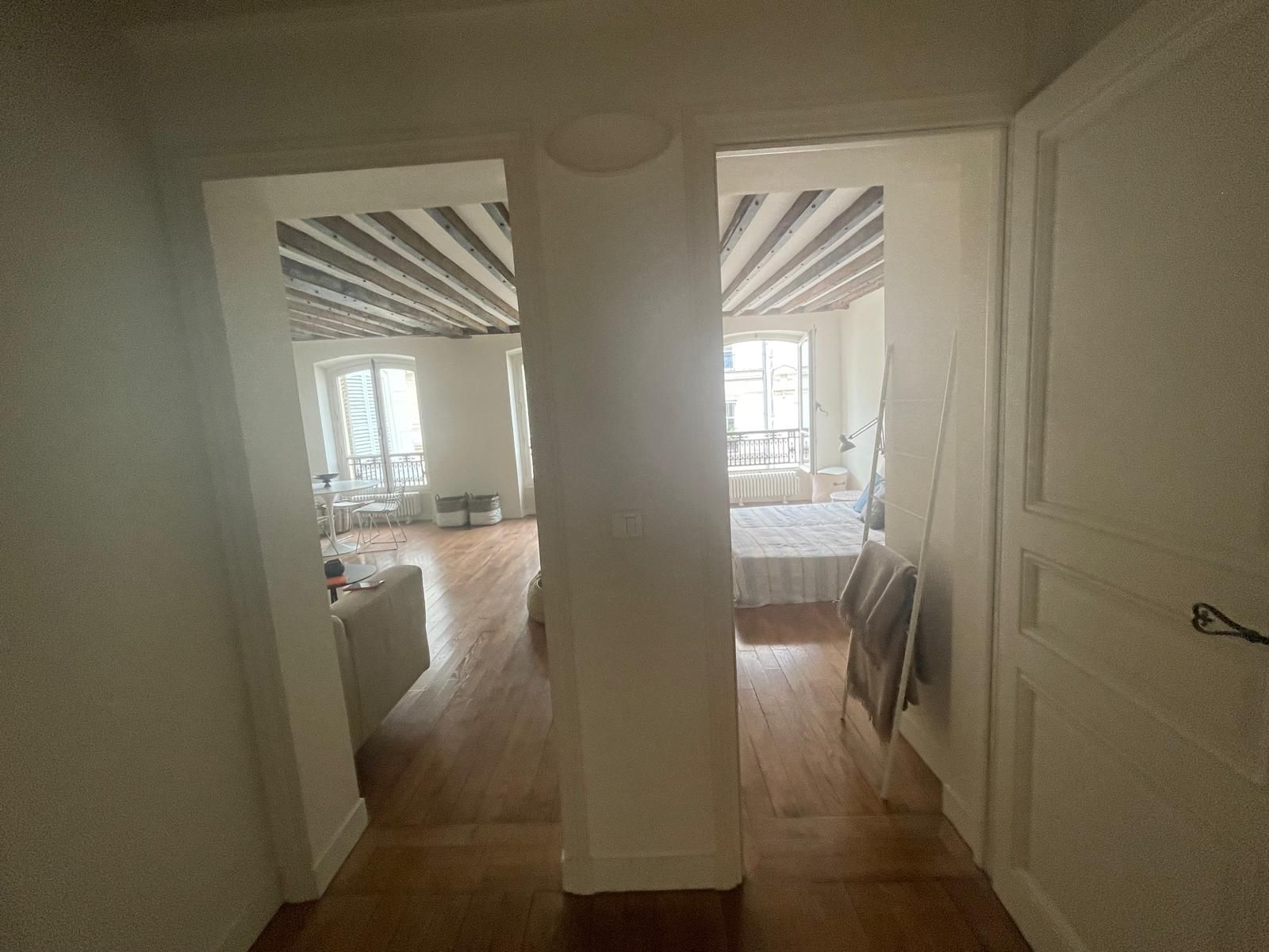 Location Appartement Élégant sur l’Iconique Rue de Verneuil, Paris 7 (loyer tout inclus)