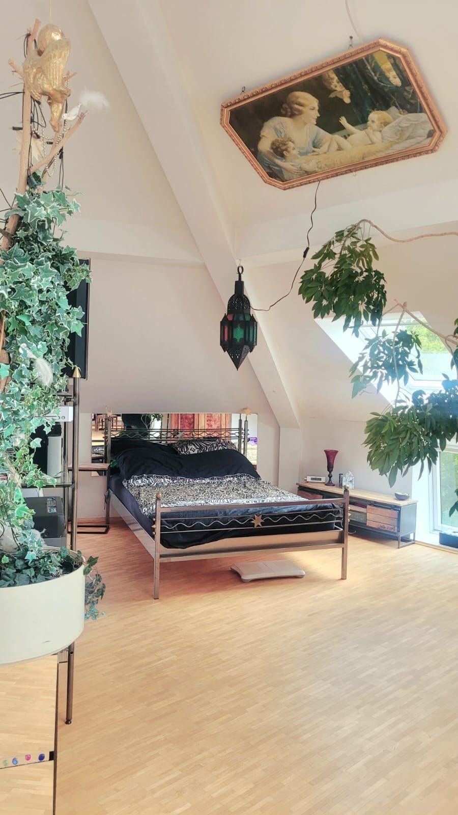 Aussergewöhnliche DG-Wohnung zum Wohlfühlen in beliebter Lage