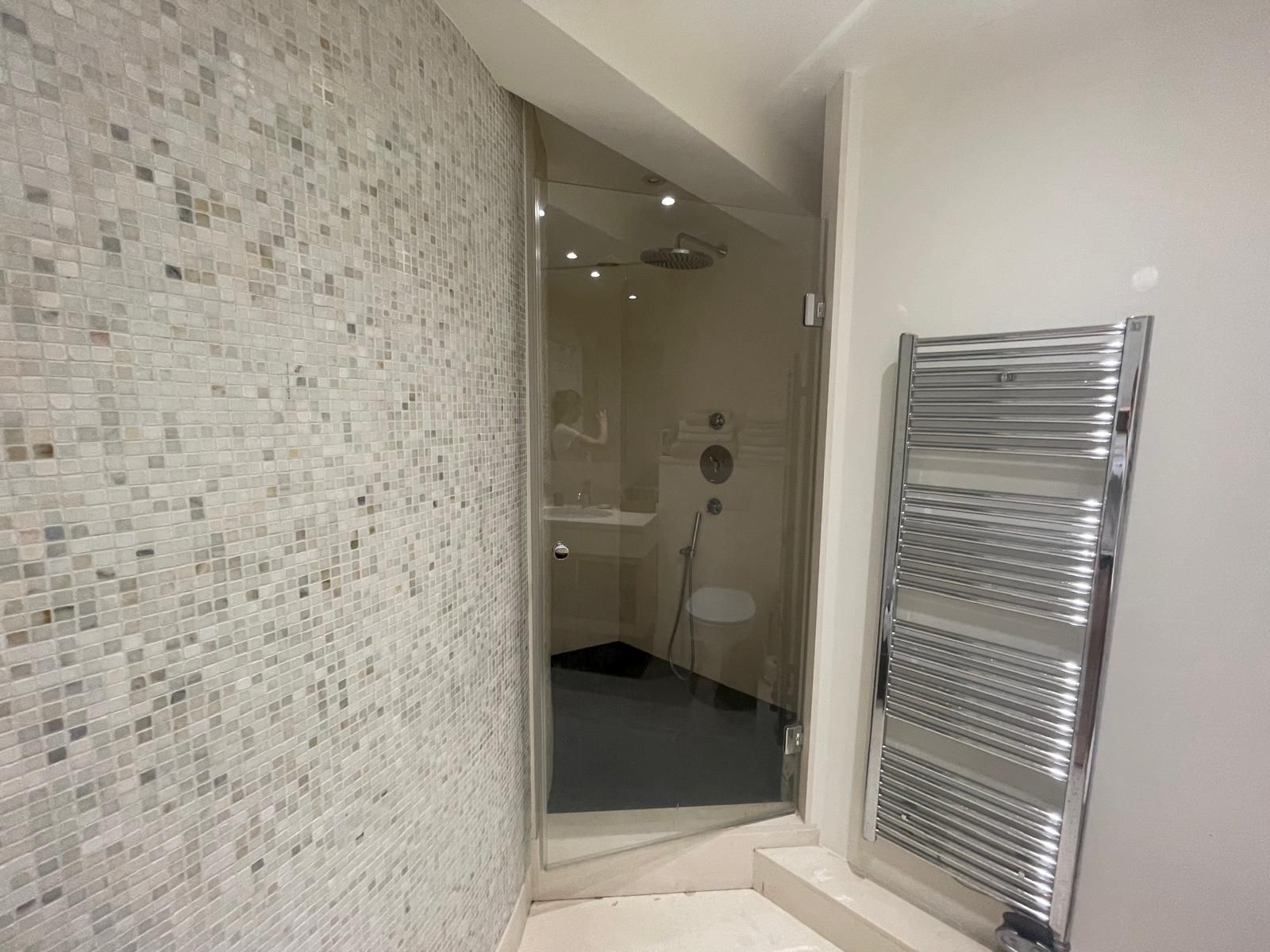 Location Appartement Élégant sur l’Iconique Rue de Verneuil, Paris 7 (loyer tout inclus)