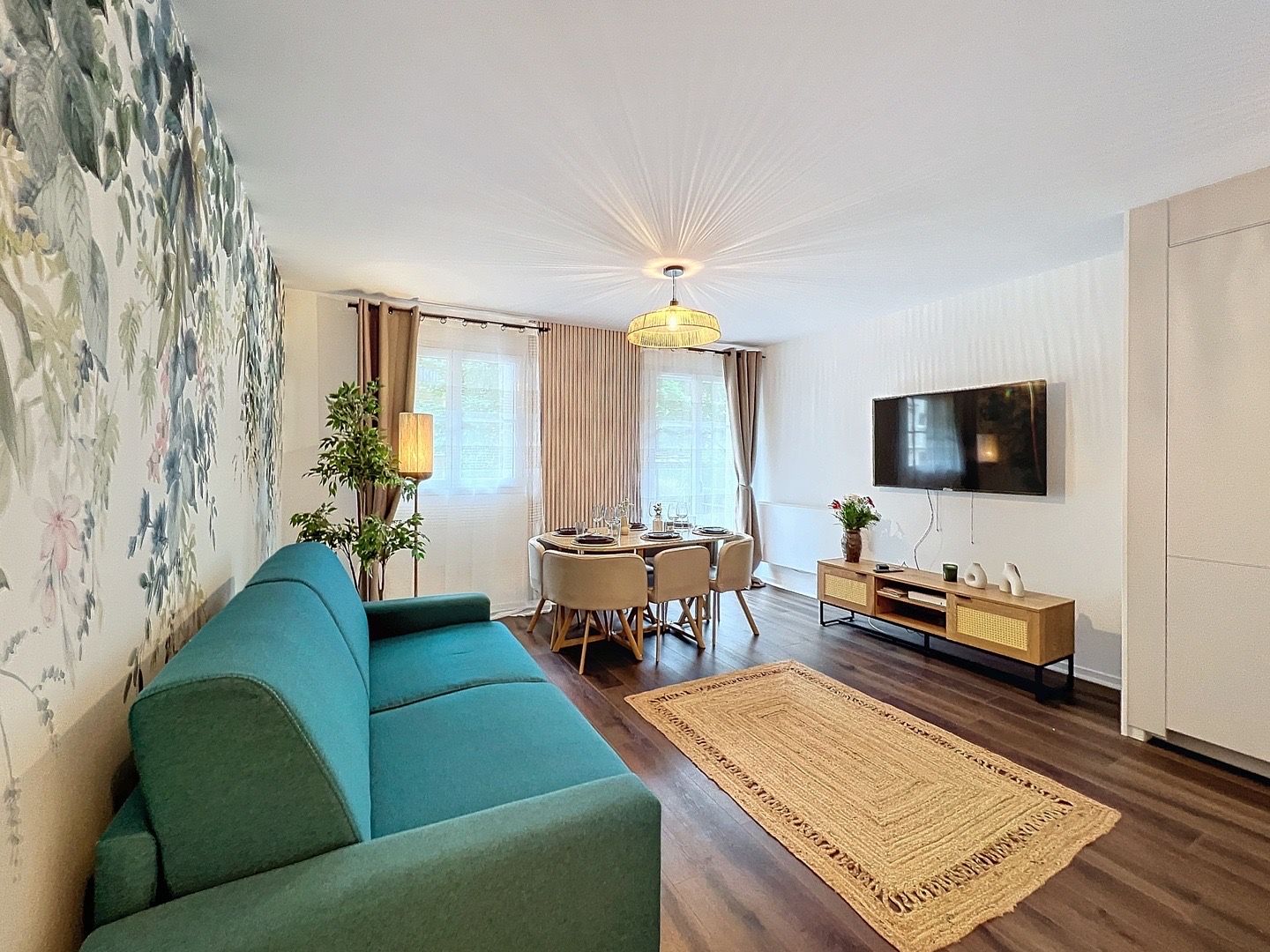 Location New renovated apartment just 1 min from train station RER Val D’Europe , free pa