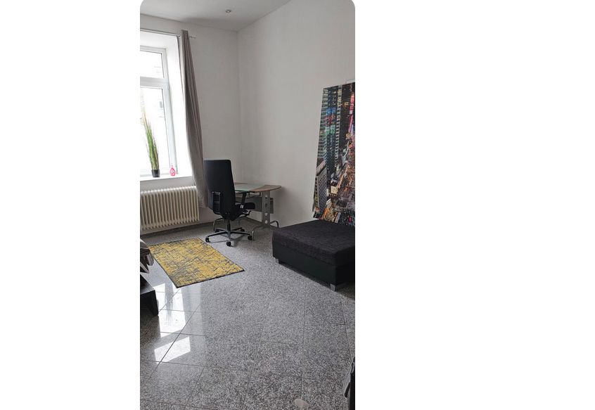 Base Floor Suite next to Central Station