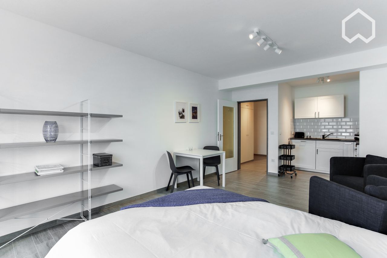 Modern flat in the city centre of Leverkusen (optional parking & close to main station)