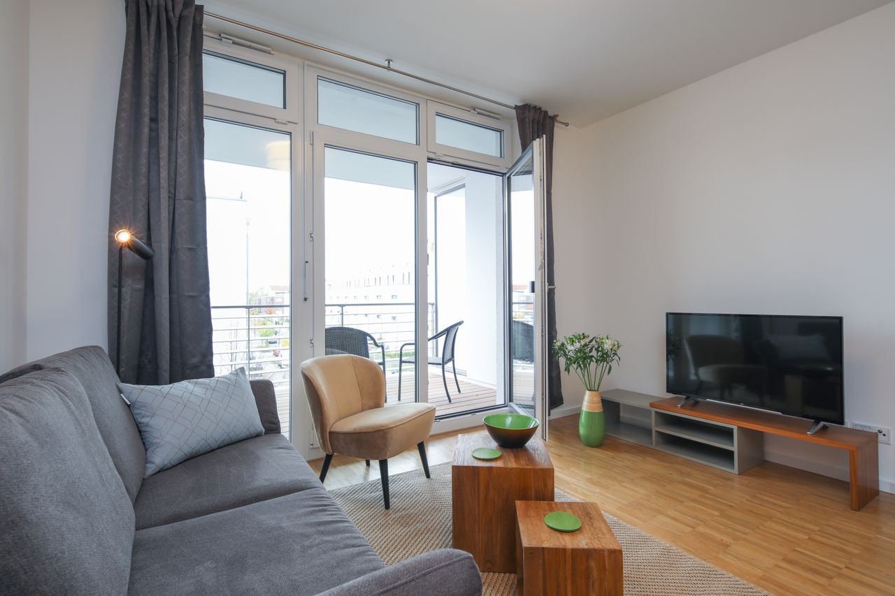 Perfect 2 room business apartment with spacious balcony on Prenzlauer Berg