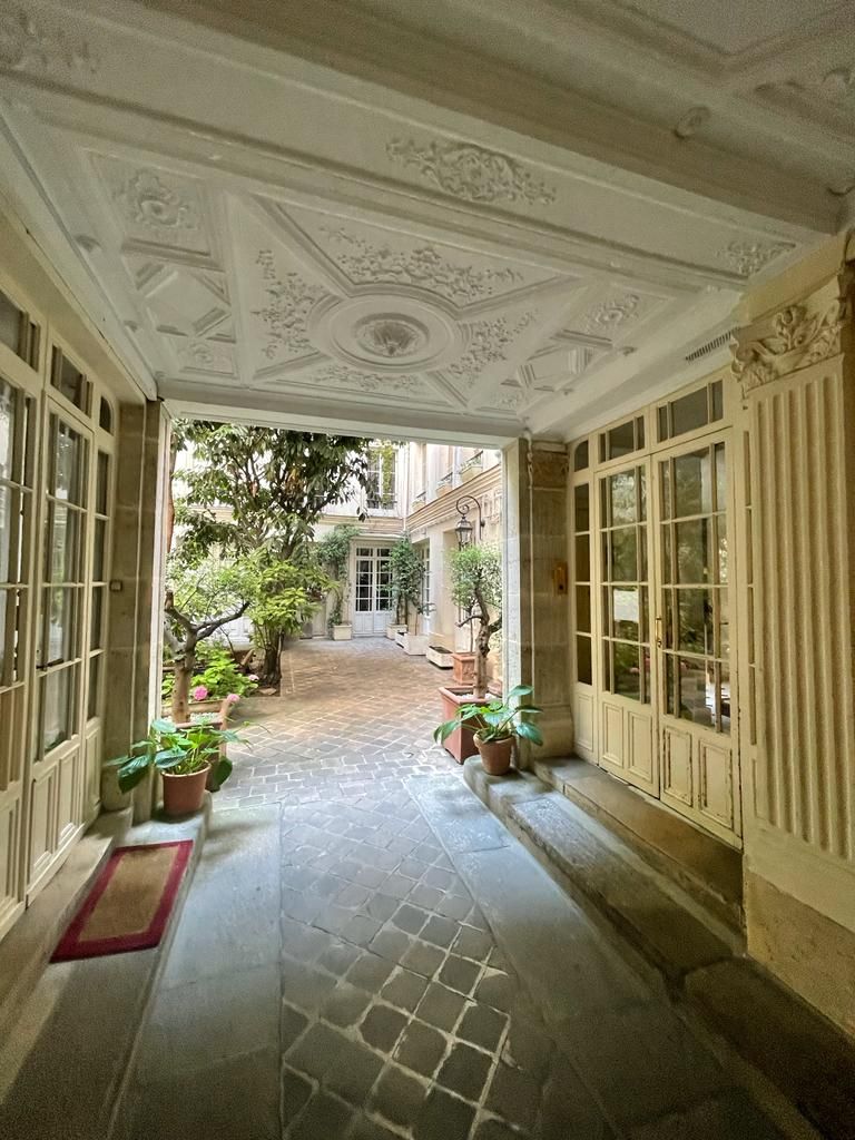 Location Appartement Élégant sur l’Iconique Rue de Verneuil, Paris 7 (loyer tout inclus)