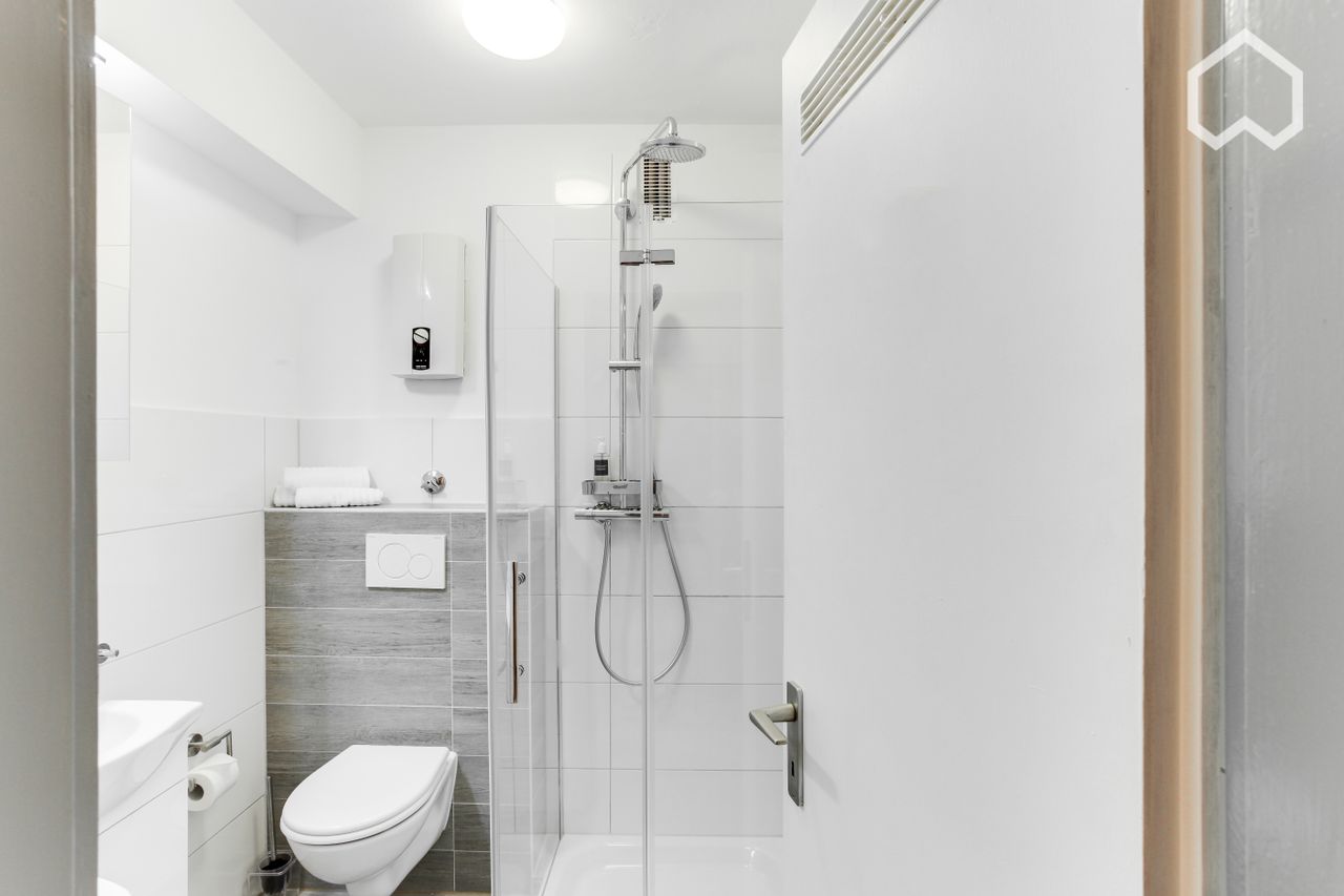 Modern flat in the city centre of Leverkusen (optional parking & close to main station)