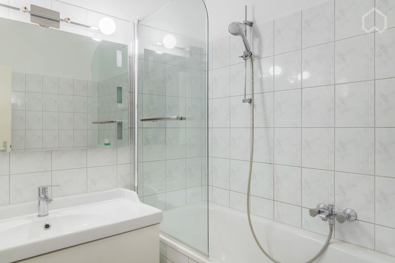 Beautiful & spacious apartment located in Dusseldorf