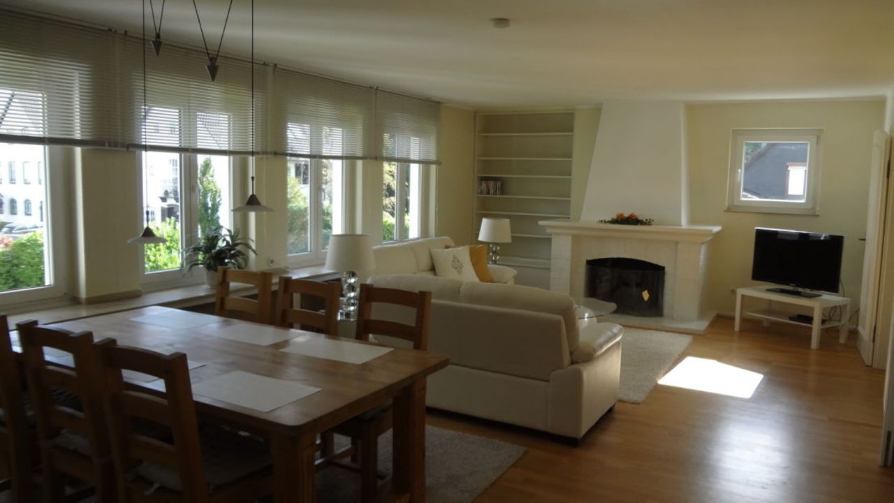 Light flooded fully furnished apartment, Düsseldorf North, near Messe, Nordpark and Airport