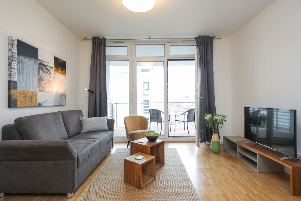 Perfect 2 room business apartment with spacious balcony on Prenzlauer Berg