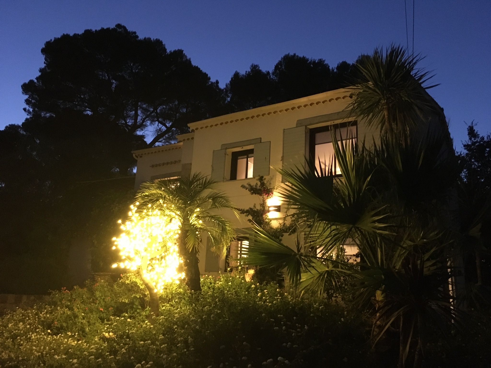 Location Villa avec piscine à proximité de Mougins School (loyer tout inclus)