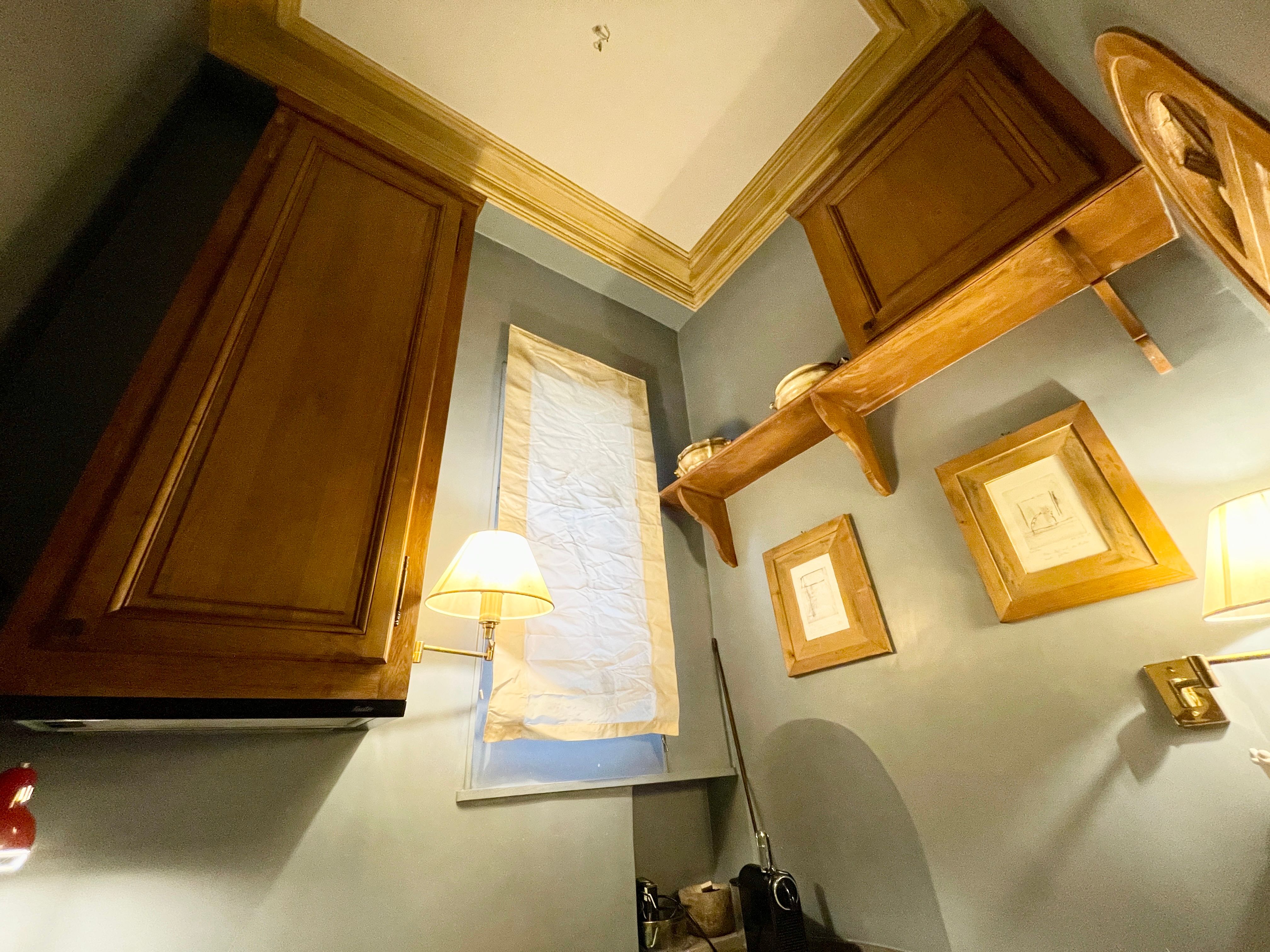 Location Prestigious Apartment in a Historic Building on the Famous Île Saint-Louis (loye