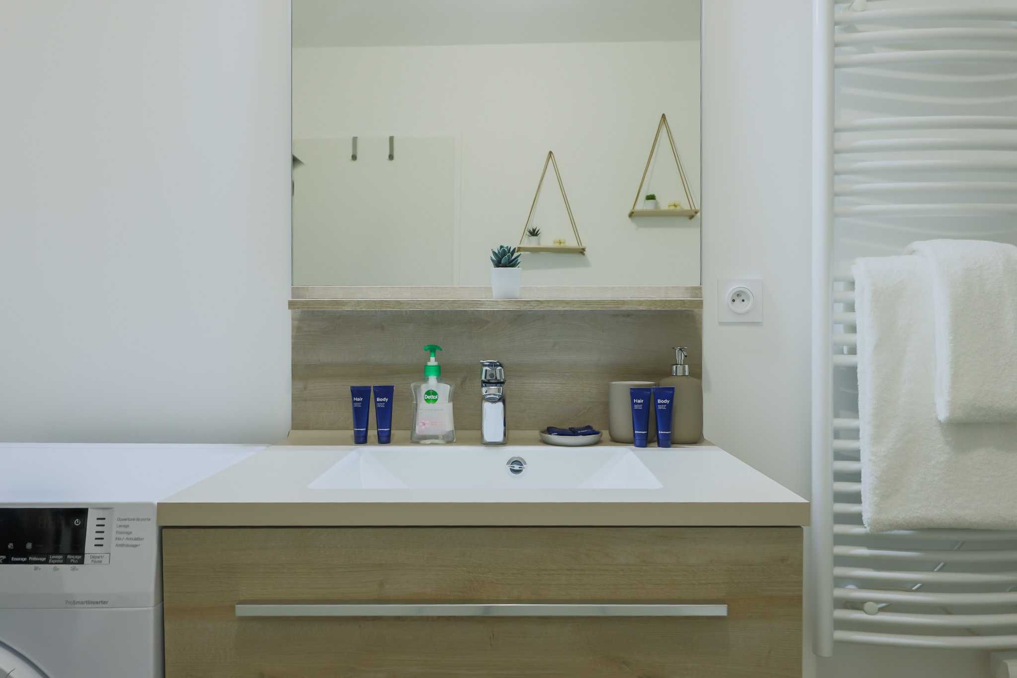 Location Le Coleman - Moderne, Balcon, au pied du métro 7 (loyer tout inclus)