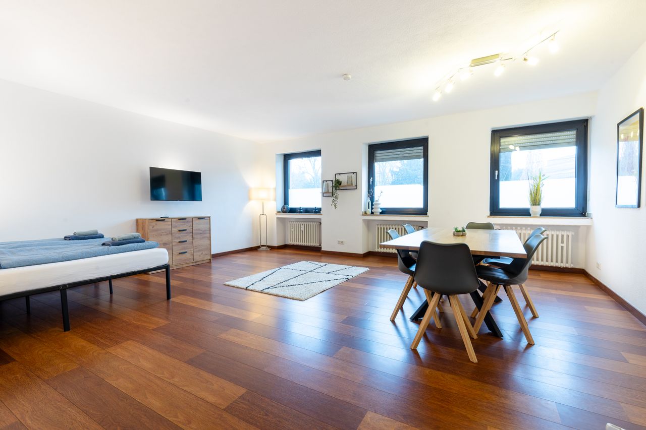 Bright, perfect flat conveniently located
