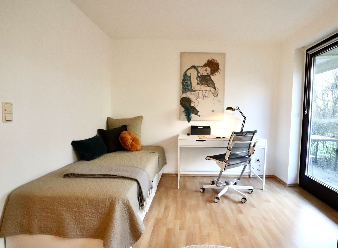 Fashionable, bright studio with terace in Düsseldorf
