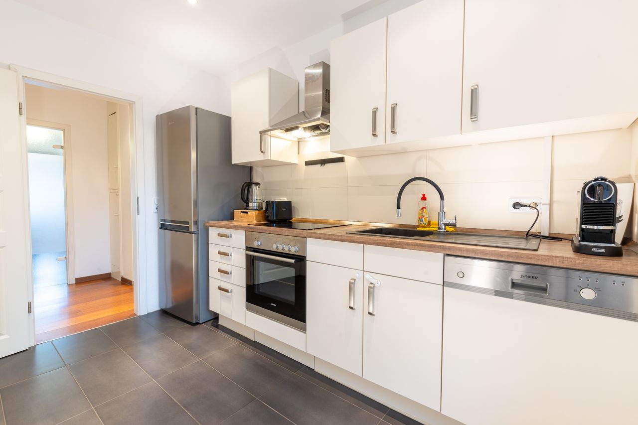 Bright, perfect flat conveniently located
