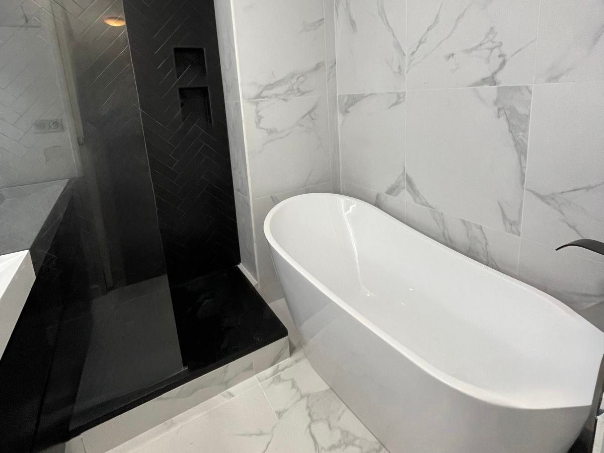 Location Appartement traversant au dernier étage avec terrasse et balcon – proximité de L