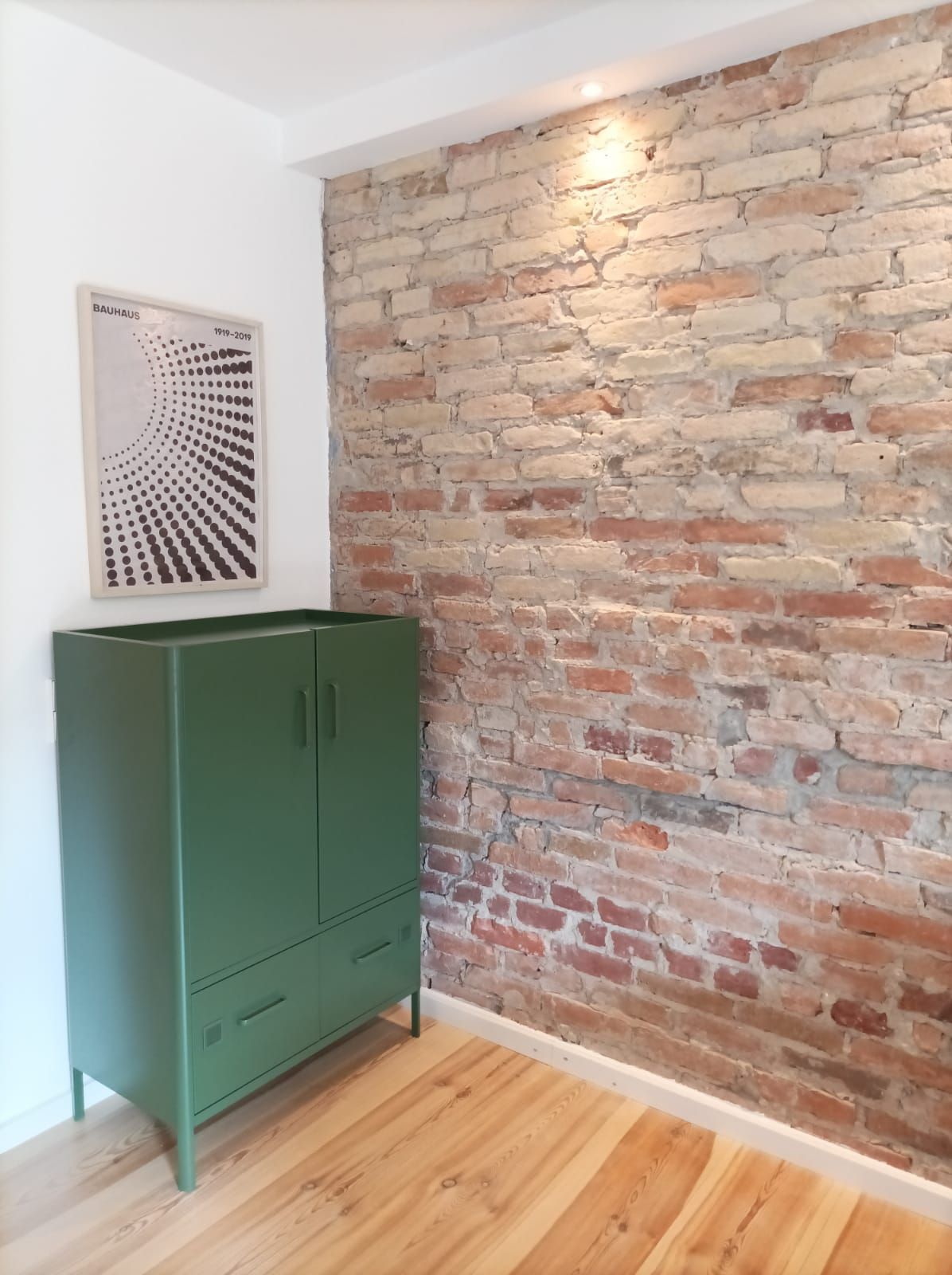 A beautiful, newly renovated 2 rooms apartment, 30 seconds away from Görlitzer Park