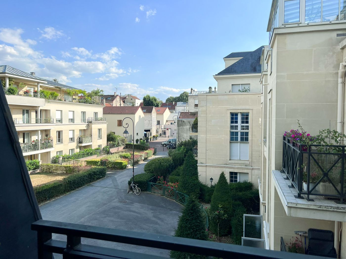 Location Spacieux 4/5 pieces, dernier etage, au coeur du Vieux Chatillon. (loyer tout inc