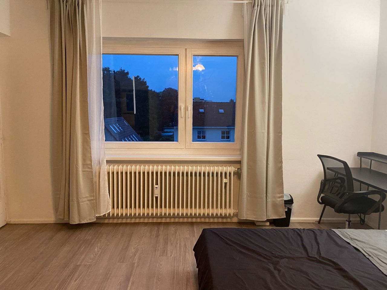 Elegant and Spacious Shared Room with Balcony . With Anmeldung. For one.