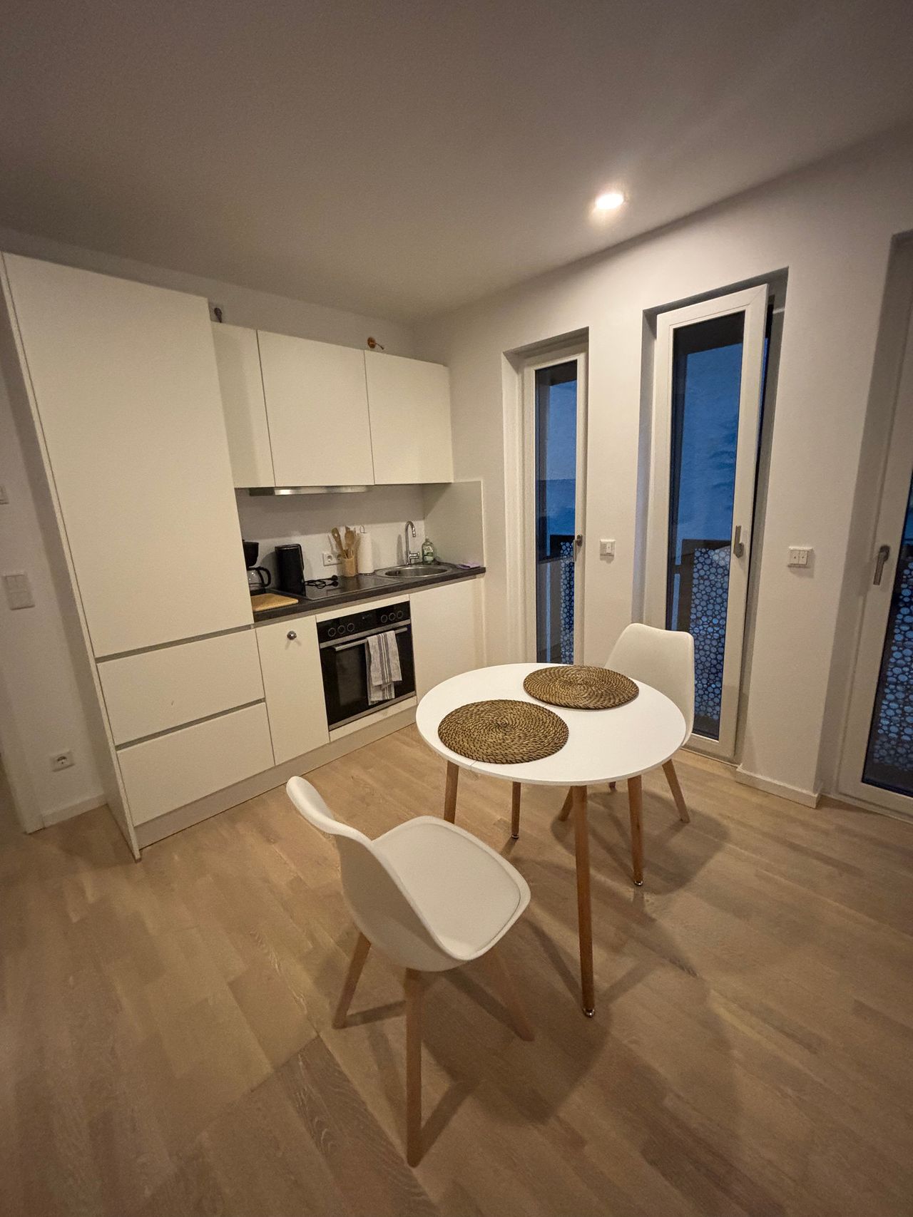 Modern furnished apartment in the heart of the city – temporary sublet