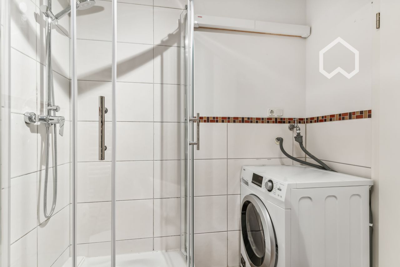 Charming 2-room apartment with private parking space in Cologne