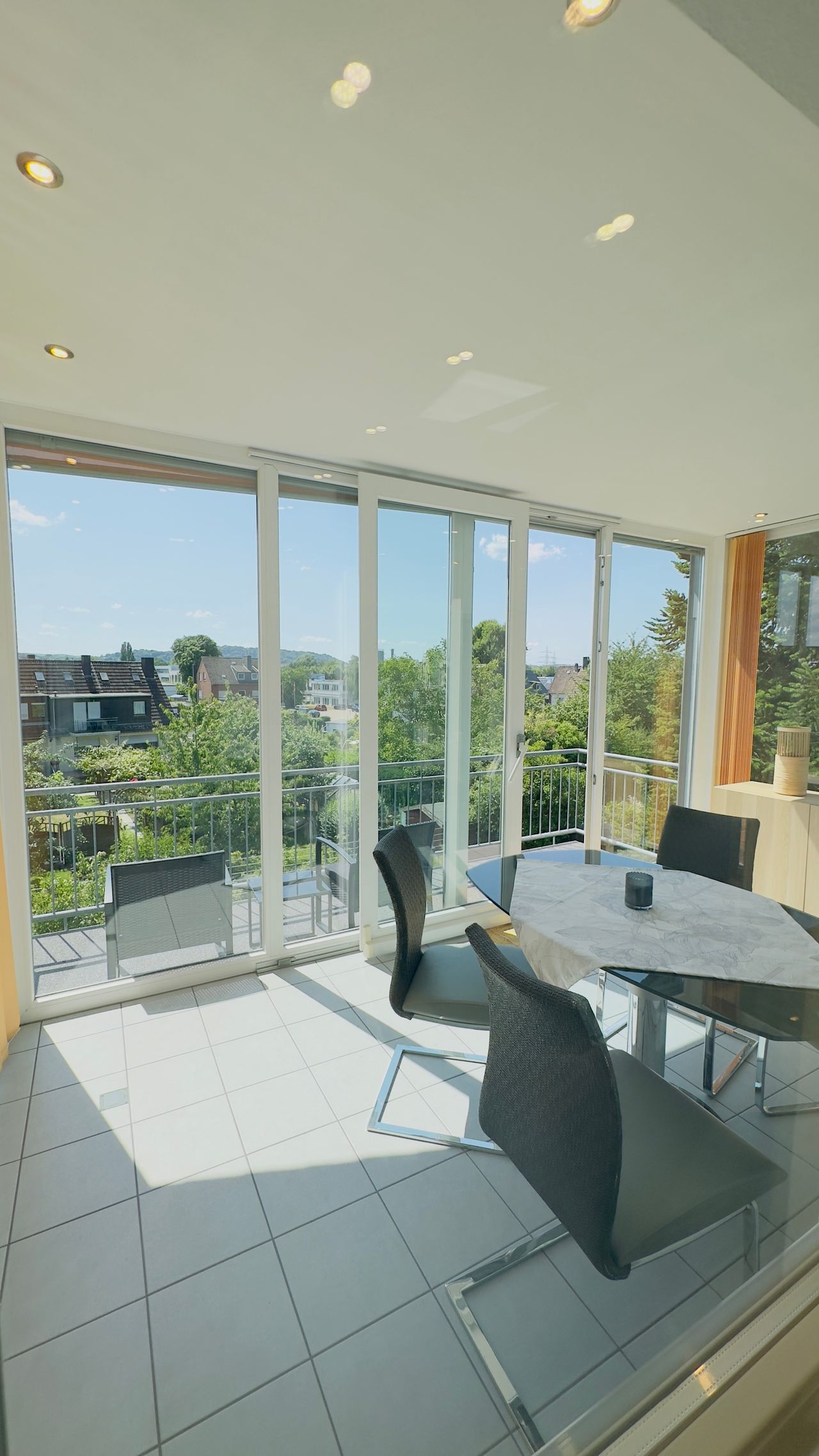 Cozy furnished apartment on time with winter garden, balcony and garden view!