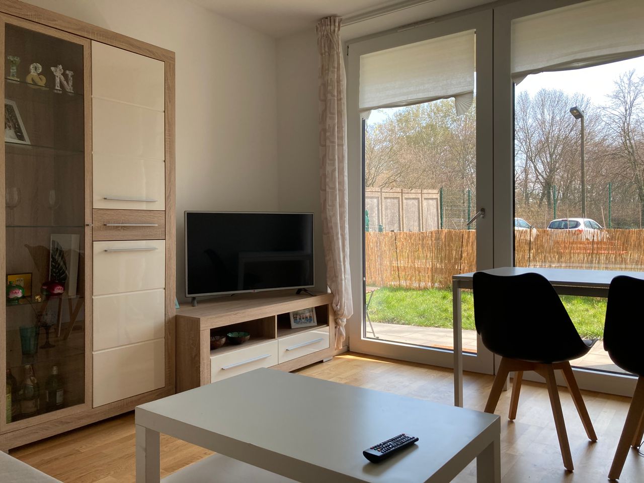 Quiet, modern apartment with garden