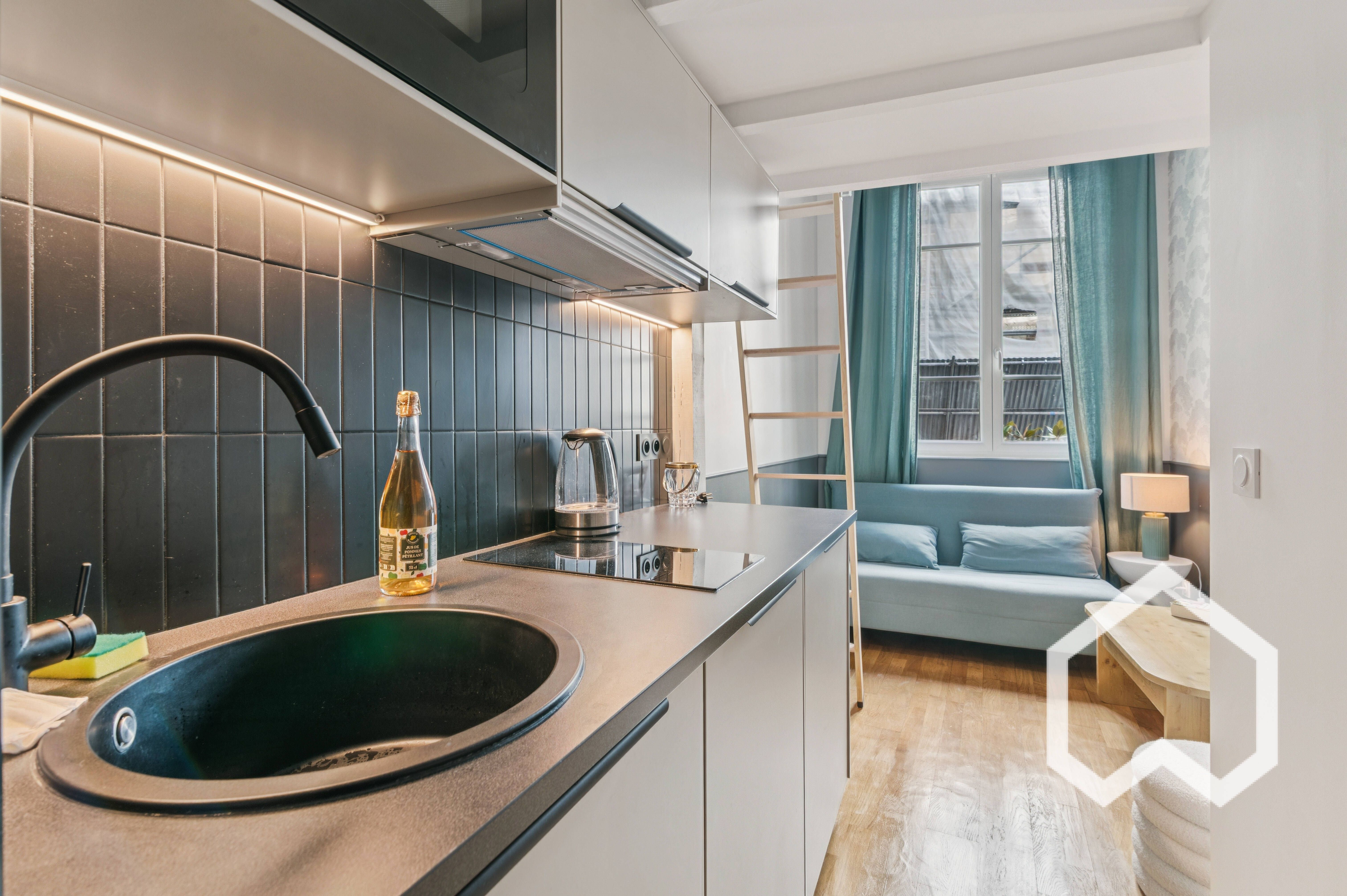 Location Studio 12m² - Quartier Latin - Odéon (loyer tout inclus)