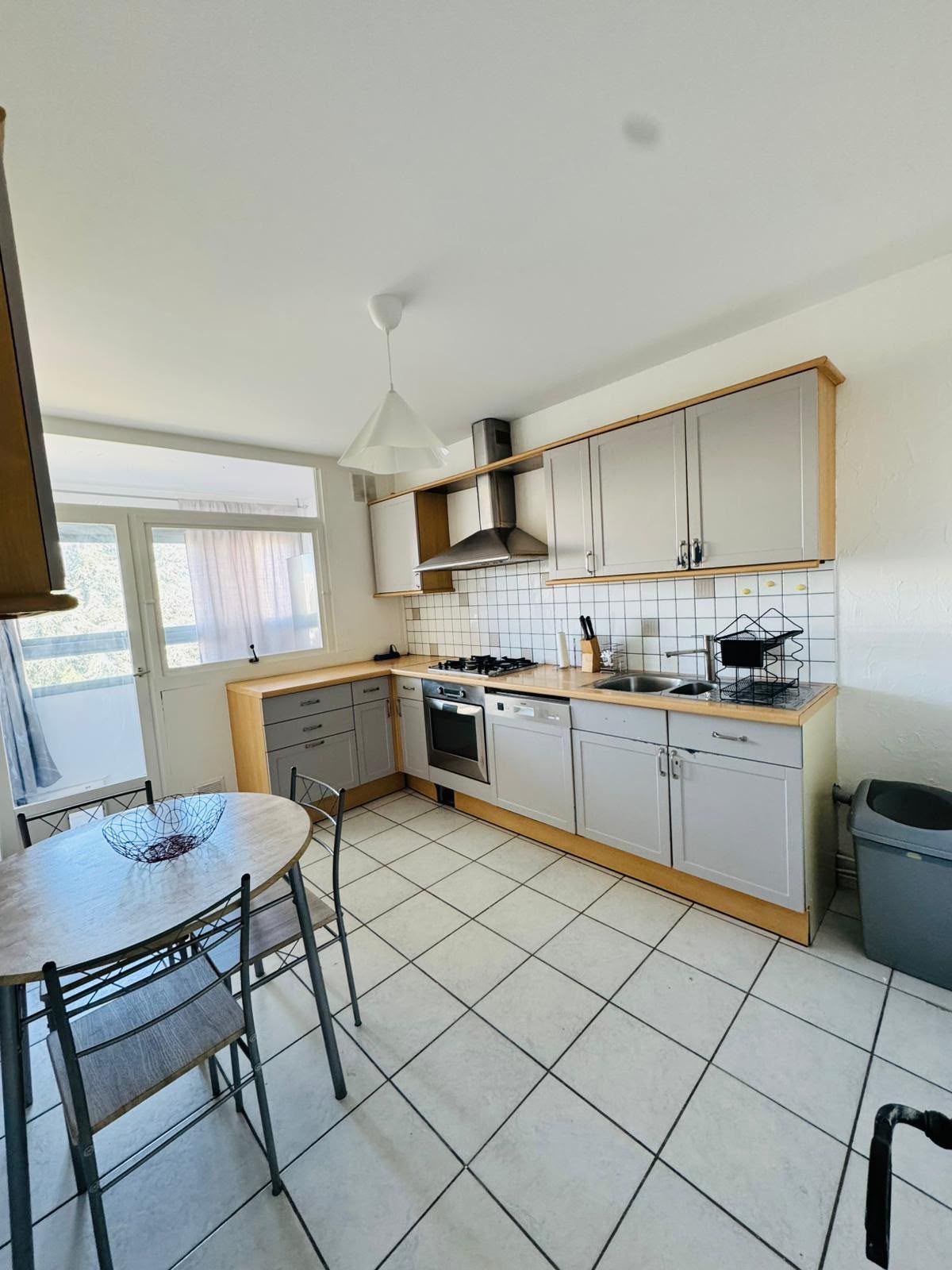 Colocation étudiante pour 3 – Appartement F4 de 73 m² à Saint-Priest (loyer tout inclus) Saint-Priest