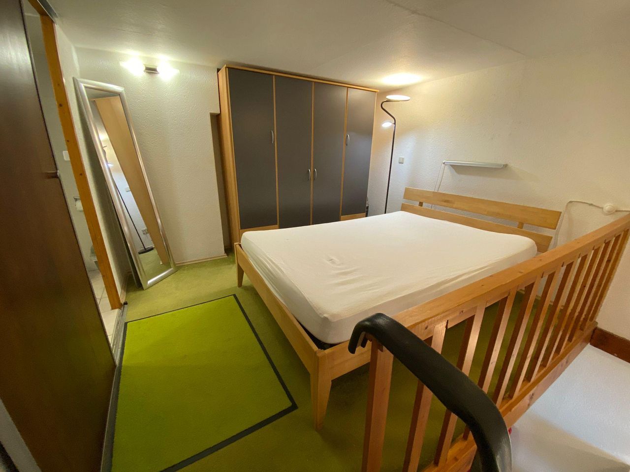 All inclusive fully furnished 1-room studio maisonette, 30 sqm, with garden for 1-2 people and separate entrance in Frankfurt am Main, Wi-Fi