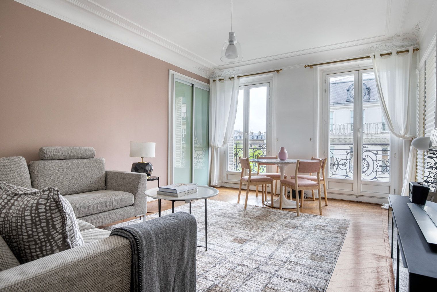 Location Appartement élégant de 2 chambres au cœur de Paris (loyer tout inclus)