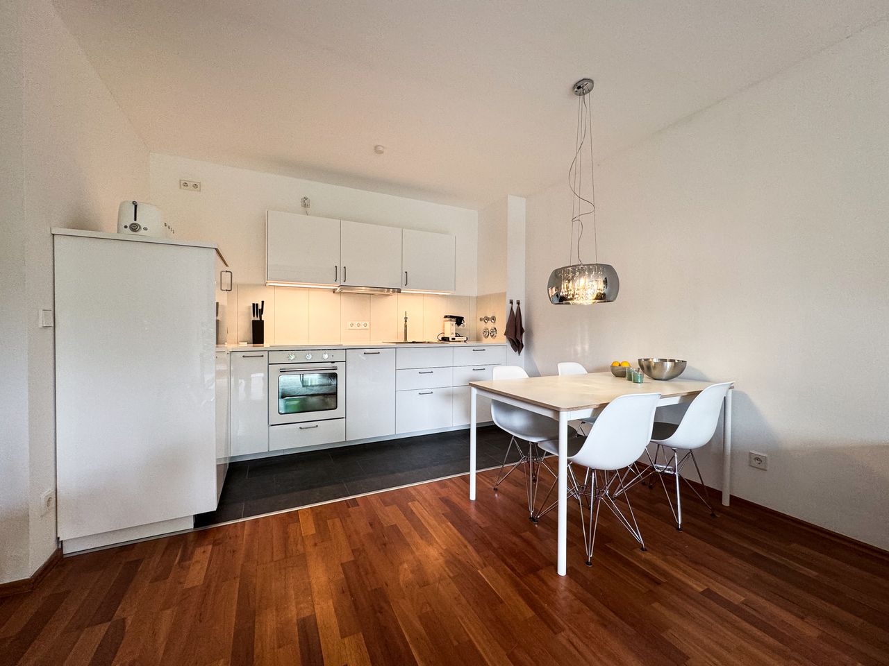 Trendy and very quiet design apartment in a historic train depot ("Wild 13")