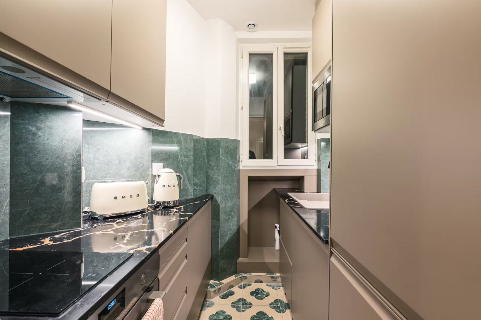 Location Appartement Haussmannien de 4 pièces – 3 Chambres, Paris 15ème (loyer tout inclu
