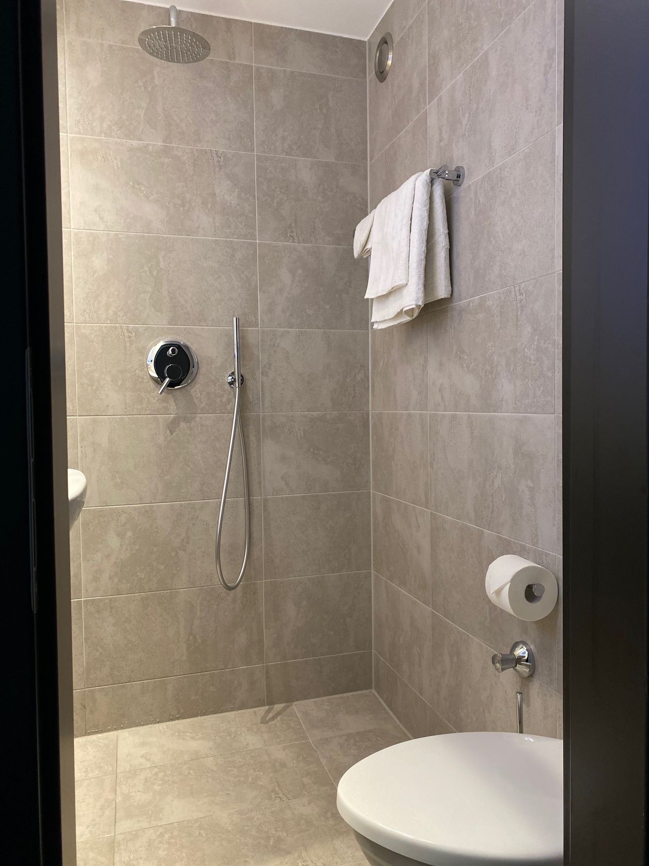 High-quality & very central apartment near main station (Düsseldorf)