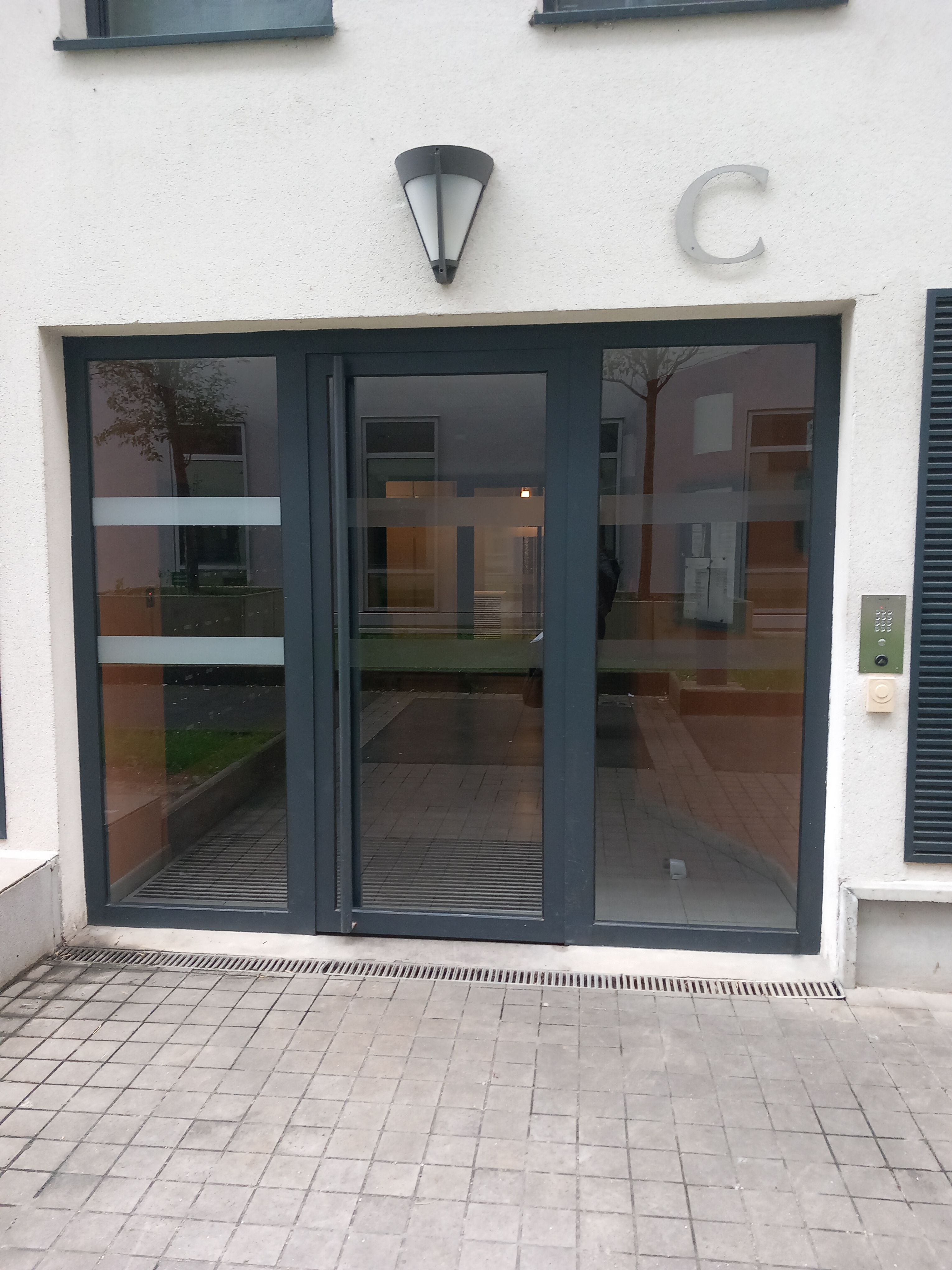 Location Charmant appartement lumineux avec vue dégagée sur jardin public – Quartier calm