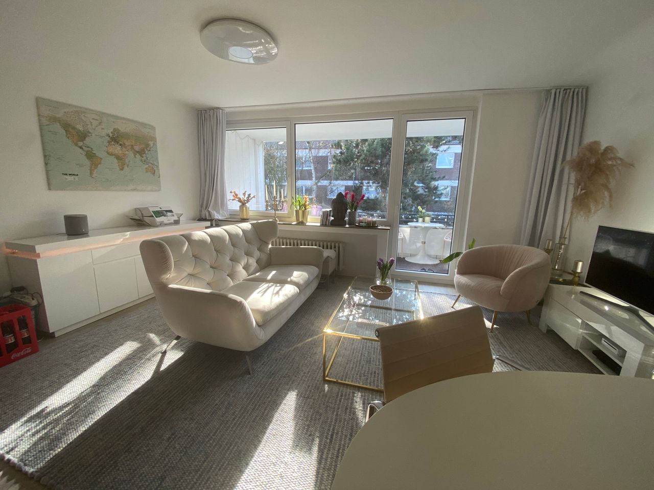 Modern, fully furnished apartment for subletting